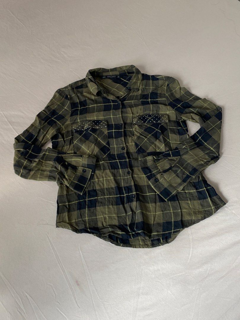 Zara Basic Collection Plaid Shirt with Studs (Category: Shirts) located in Makati City. Submitted by dcltering_unicorn (Listing ID 1463129493, Image 3). Description: ♡ 𝙖𝙗𝙤𝙪𝙩 𝙩𝙝𝙚 𝙞𝙩𝙚𝙢 ♡ ✿ brand: Zara Basic Collection ✿ size: XS (length: 23 in ; width: 18 in) ✿ color: army green and black ✿ style: plaid shirt with long sleeves with button cuffs, two chest pockets with stud detailing ✿ price is negotiable, you can send me a pm ✿ rfs: dec