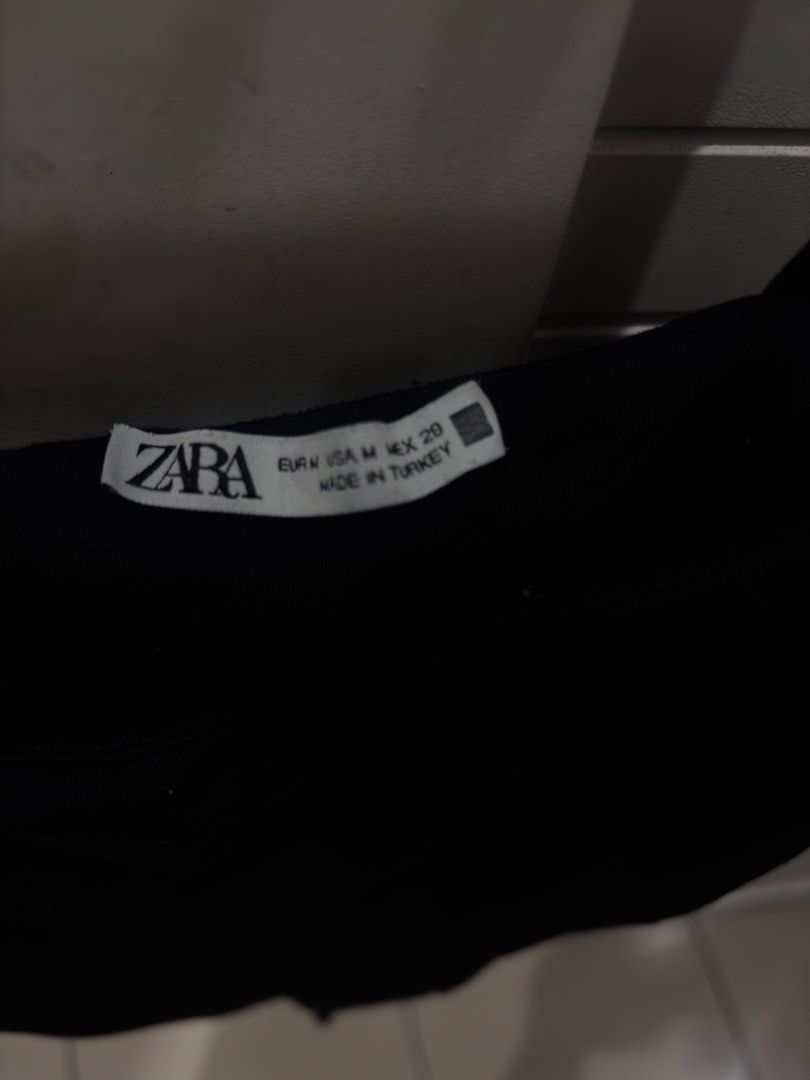 Zara Black Bodysuit (Category: Blouses) located in Manila. Submitted by xoxo_tine (Listing ID 1463239583, Image 1). Description: - Zara Top - Color: Black - Size: M (EUR/USA/MEX 28) - Made in Turkey - Versatile and basic design - Ideal for everyday wear.
