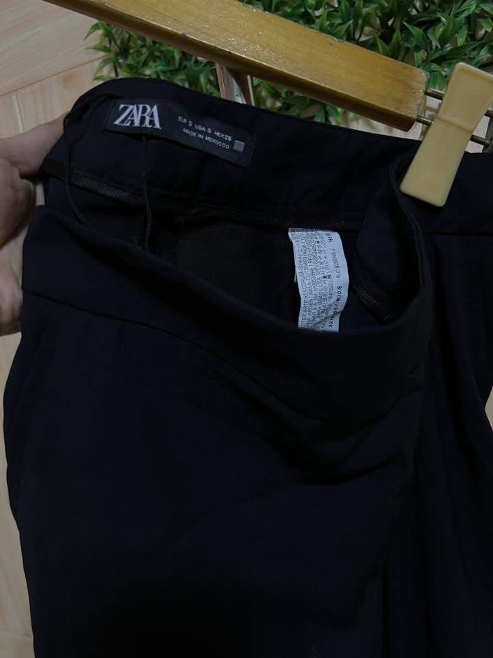 ZARA Black Flared Trousers Pants (Category: Other Bottoms) located in Pasay City. Submitted by cheesca17 (Listing ID 1463283016, Image 2). Description: - Zara Black Flared Trousers - High-waisted style - Made in Morocco - Size S - Comfortable fit - Perfect for dressing up or down.