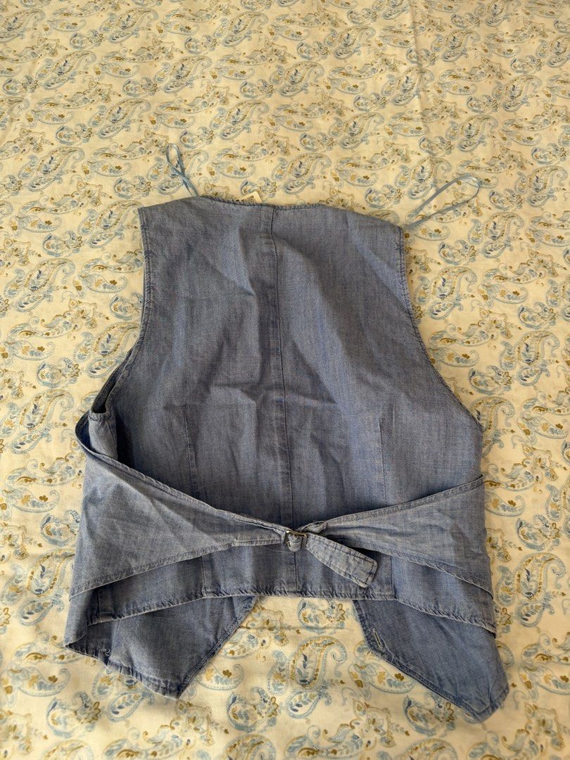 Zara Blue Denim Vest Size M (Category: Sleeveless) located in Quezon. Submitted by daile_closet (Listing ID 1463187189, Image 3). Description: .