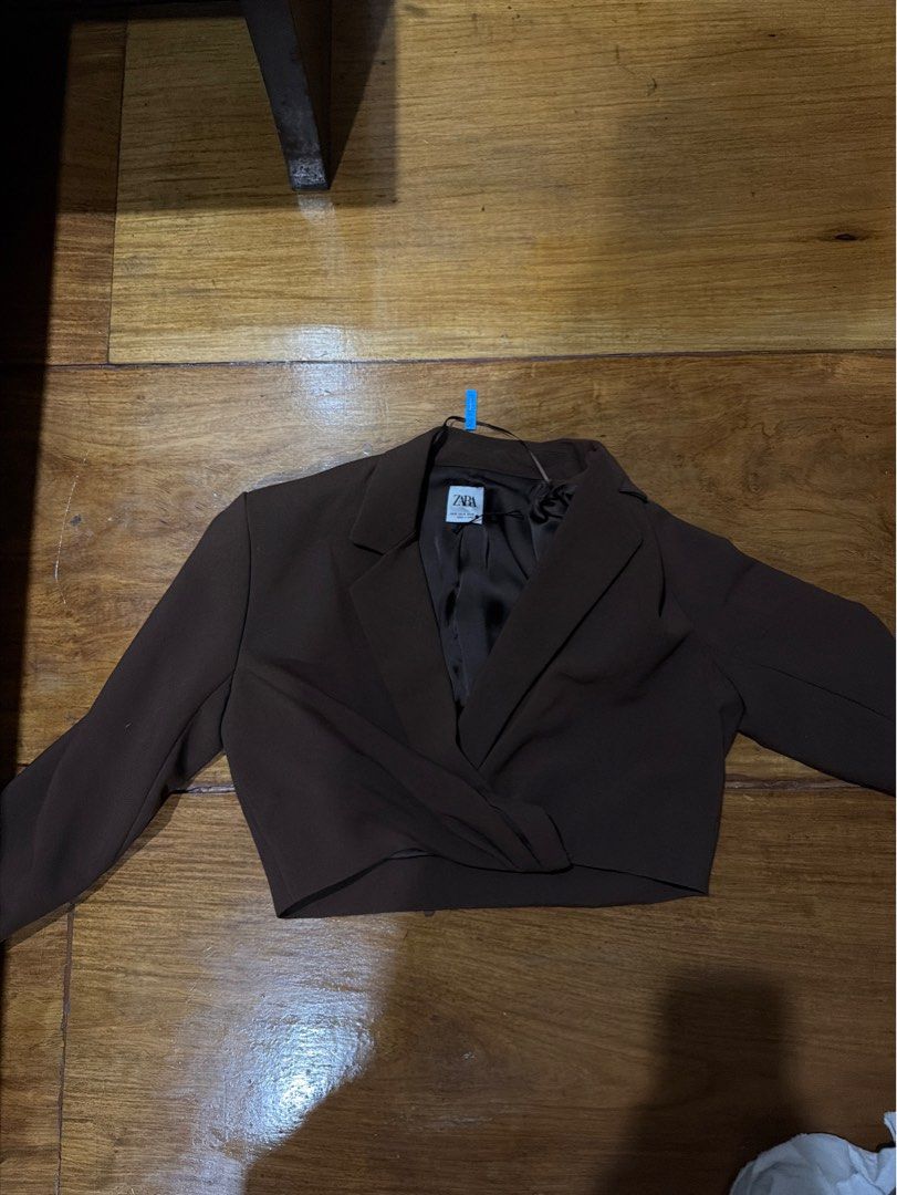 Zara Brown Draped Cropped Blazer (S) (Category: Coats, Jackets and Outerwear) located in Manila. Submitted by poppymart0525 (Listing ID 1463264756, Image 1). Description: - Zara brown blazer - Draped front detail - Satin lining inside - Perfect for dressing up or down - Ideal for work or a night out.