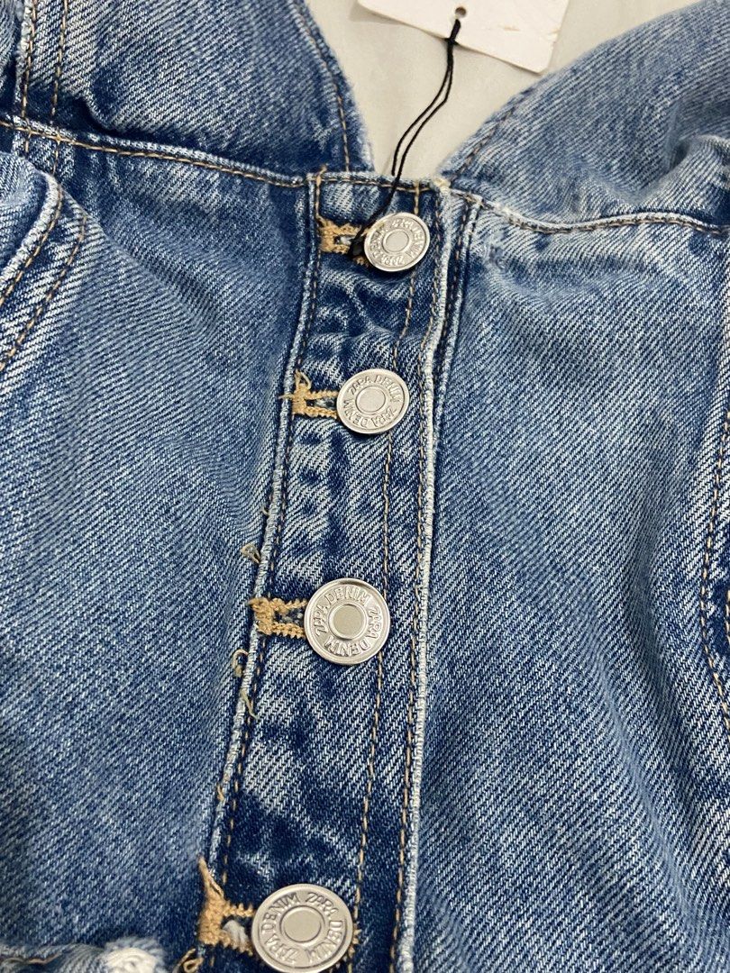 Zara Bustier Buttoned Denim Peplum Top (Category: Others Tops) located in Cabuyao City. Submitted by ryn.vlx (Listing ID 1463320472, Image 2). Description: Xs to small Working buttons Smocked back.