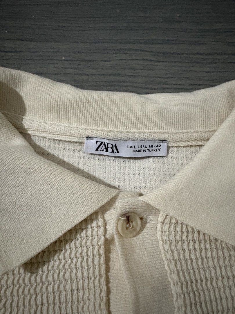 Zara crop waffle polo shirt (Category: Tshirts & Polo Shirts ) located in Manila. Submitted by macabuagjo26513 (Listing ID 1463228507, Image 3). Description: Zara crop waffle polo shirt ❕Great condition ❕Size small to medium (not the usual length because its cropped) ❕No issue .