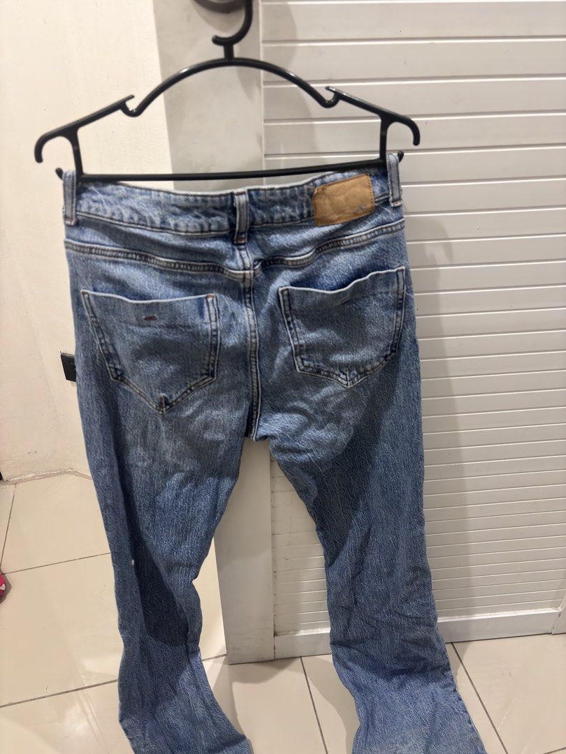 Zara Flare Jeans (Category: Jeans) located in Manila. Submitted by xoxo_tine (Listing ID 1463238384, Image 2). Description: - Classic blue denim jeans from Zara - Made in Bangladesh - Features standard Zara button and tag - Versatile wash, goes with everything - Great staple piece for any wardrobe.