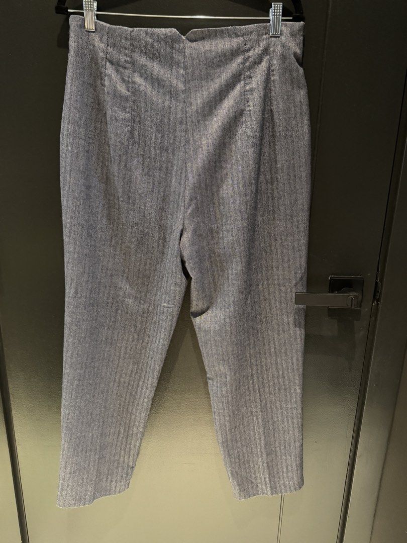 Zara Herringbone Pattern Tailored Pants (Category: Other Bottoms) located in Mandaluyong City. Submitted by marshy (Listing ID 1463240327, Image 3). Description: .