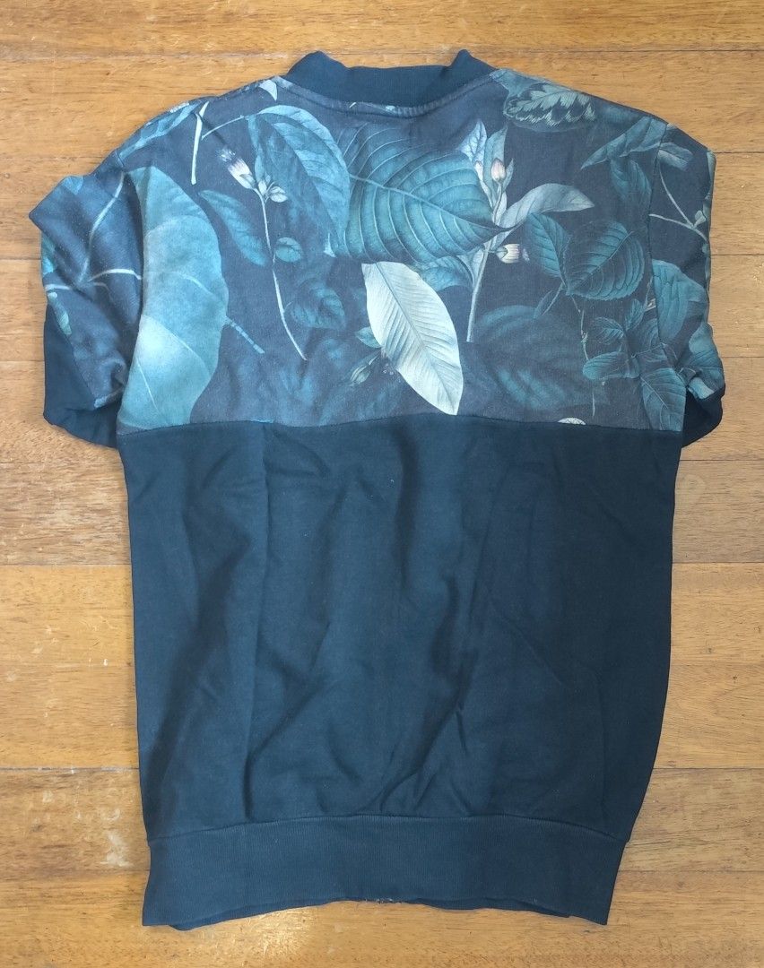 Zara Man Bomber Jacket Floral Print (Category: Coats, Jackets and Outerwear) located in Paranaque City. Submitted by kingsly42 (Listing ID 1463174770, Image 2). Description: Dimes: chest: 18.5 inches shoulder: 17.5 inches sleeve: 6.5 inches body: 27 inches.