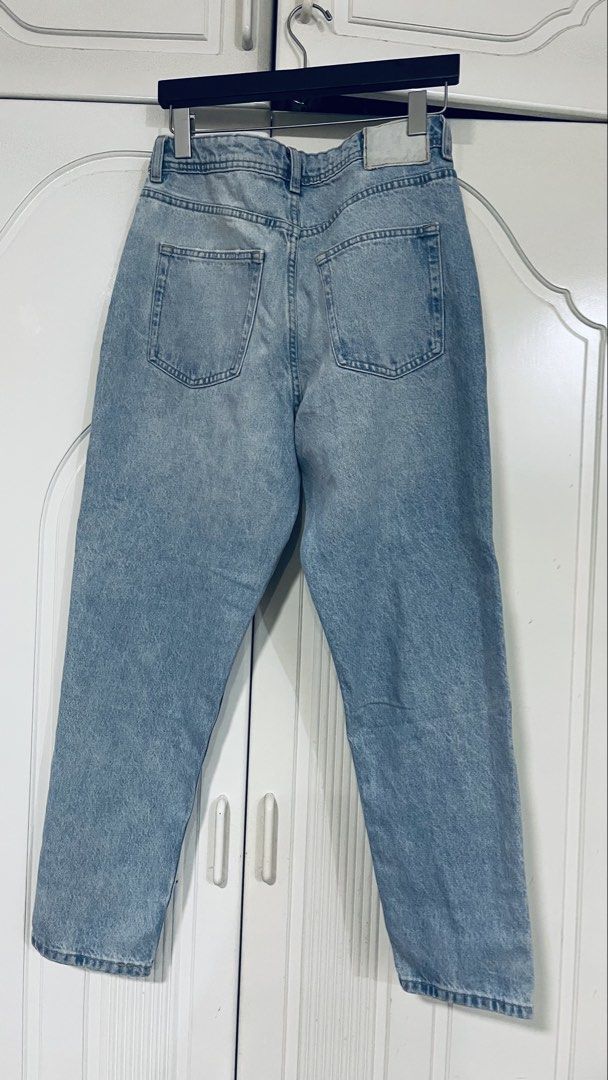 Zara Mom Pants (Category: Jeans) located in San Juan City. Submitted by kriszy_coo (Listing ID 1463266881, Image 2). Description: Made in Bangladesh Size US 6.