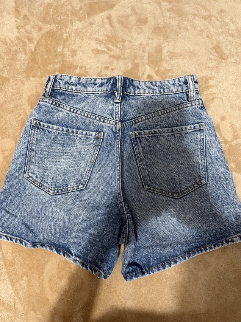 Zara Mom Shorts size 25 (Category: Shorts) located in Cebu City. Submitted by sultrychicmary (Listing ID 1463311952, Image 2). Description: .