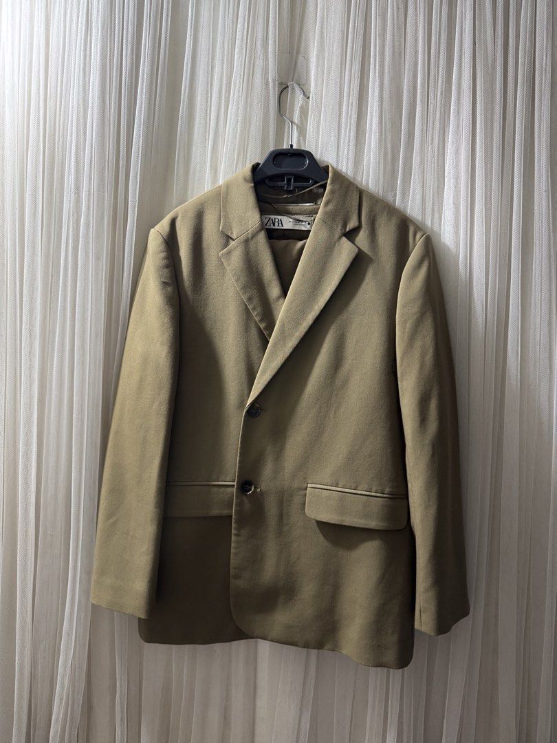 Zara Oversized Blazer (Category: Coats, Jackets and Outerwear) located in Taguig. Submitted by saintchristian (Listing ID 1463254672, Image 1). Description: .