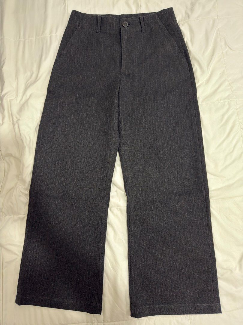 ZARA Pinstripe Wool Trousers (Category: Other Bottoms) located in San Juan City. Submitted by sellingforless__ (Listing ID 1463228329, Image 2). Description: Size: XS.