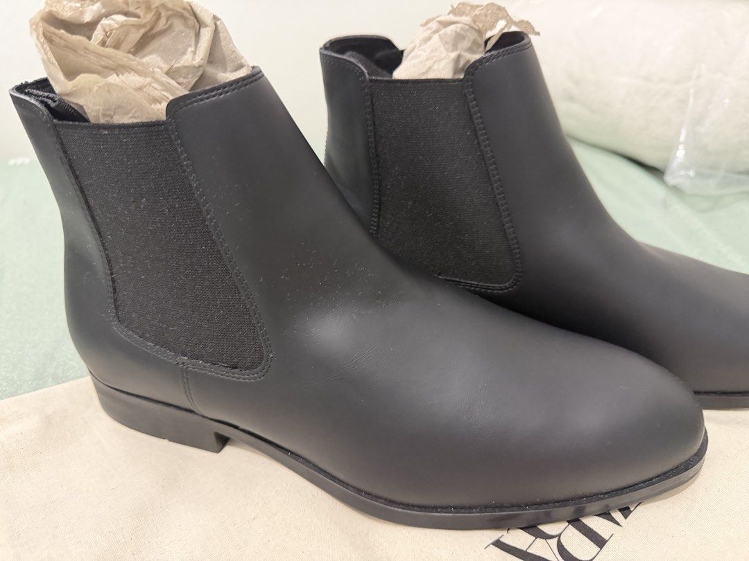 Zara Pointed Chelsea Boots (Category: Dress Shoes) located in Manila. Submitted by ney14 (Listing ID 1463216422, Image 1). Description: Zara Chelsea boot Size 44 euro Mens.