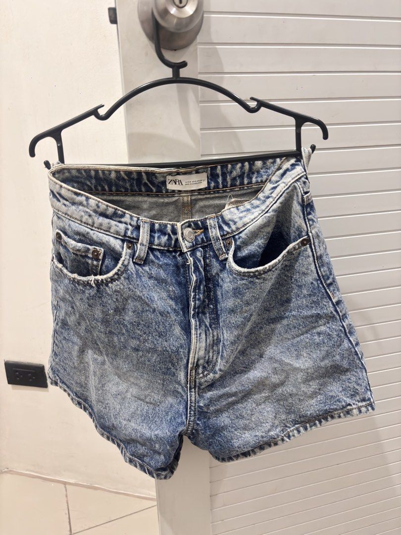 Zara short (Category: Shorts) located in Manila. Submitted by xoxo_tine (Listing ID 1463238928, Image 1). Description: .