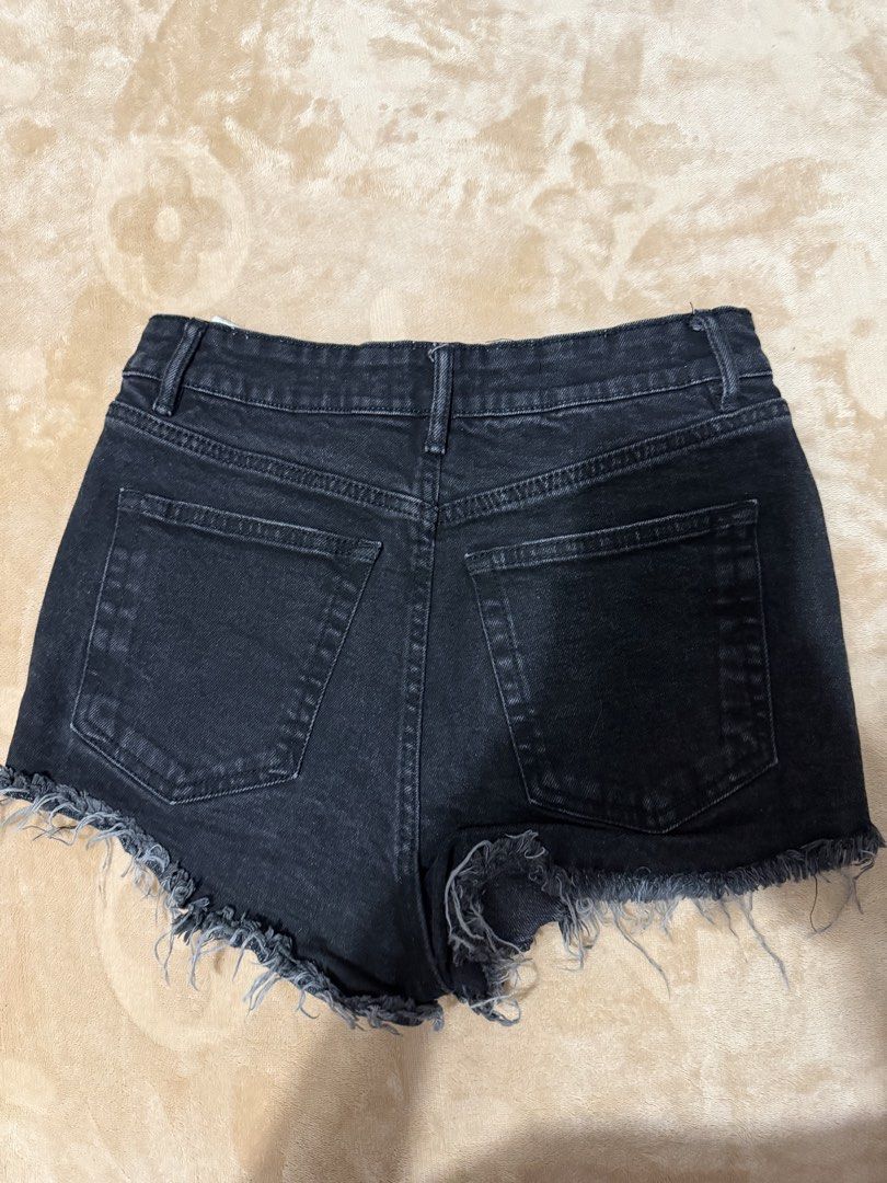 Zara Shorts size 26 (Category: Shorts) located in Cebu City. Submitted by sultrychicmary (Listing ID 1463312228, Image 2). Description: never used.