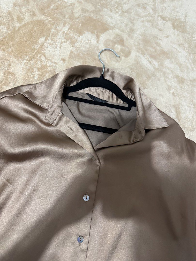 Zara Silk Buttondown size XS (Category: Blouses) located in Cebu City. Submitted by sultrychicmary (Listing ID 1463309588, Image 2). Description: bought almost 3k used once.