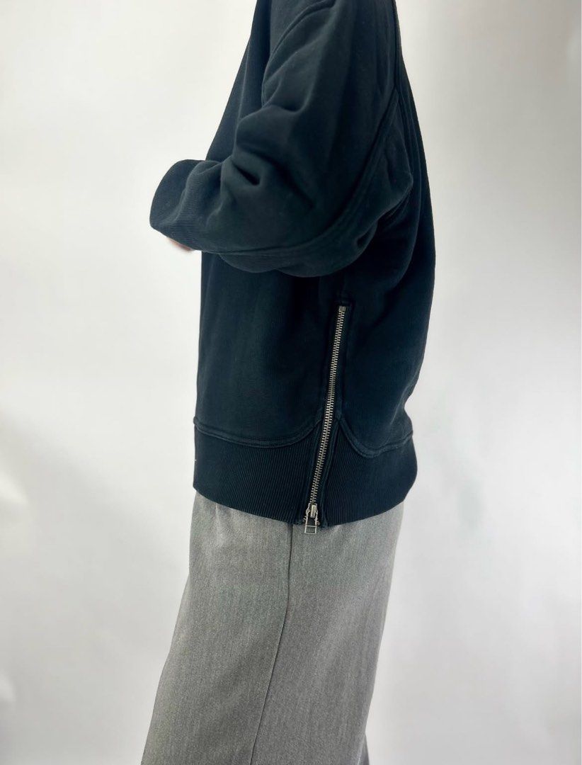Zara sweater (Category: Longsleeves) located in Tacloban City. Submitted by homeresmik34297 (Listing ID 1463325000, Image 3). Description: Small L: 23".