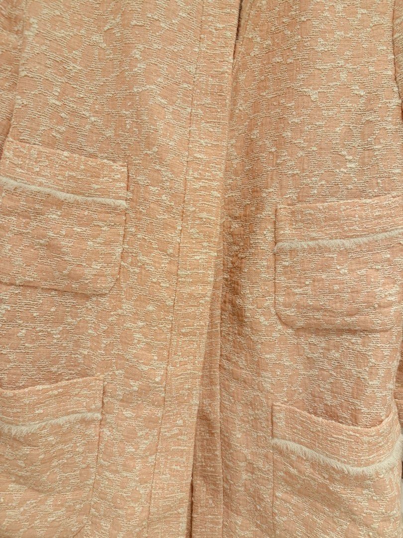 Zara tweed coat (Category: Coats, Jackets and Outerwear) located in Makati City. Submitted by nmvs1 (Listing ID 1463132990, Image 2). Description: Zara tweed coat Xl Light coat unlined Worn once excellent condition.