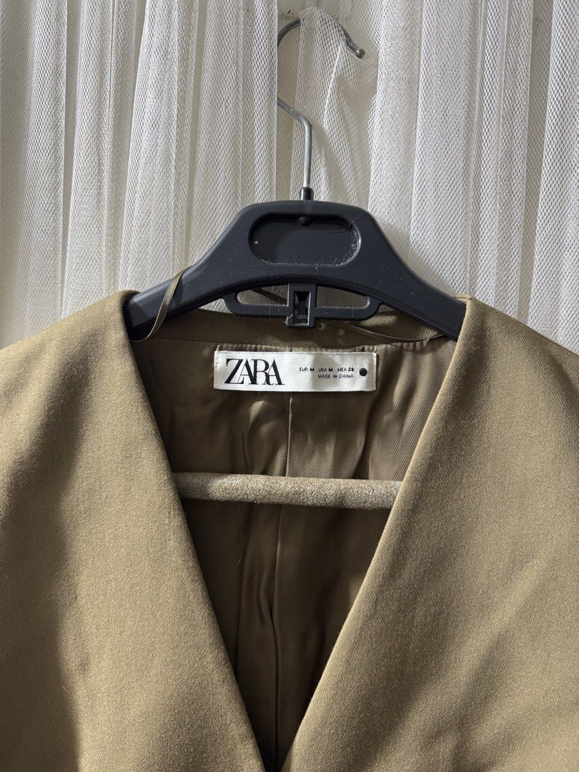 Zara Waistcoat (Category: Coats, Jackets and Outerwear) located in Taguig. Submitted by saintchristian (Listing ID 1463254868, Image 2). Description: .
