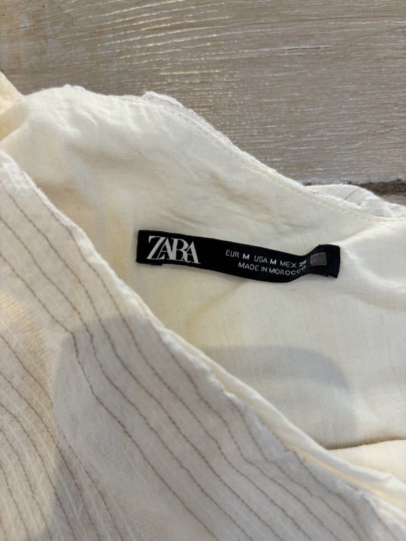 ZARA White One Shoulder Textured Top Size M (Category: Blouses) located in Paranaque City. Submitted by krispykk (Listing ID 1463187968, Image 2). Description: - ZARA white one-shoulder top - Size: Medium (M) - Fabric: Textured with subtle pinstripes - Origin: Made in Morocco - Style: Perfect for dressing up or down.