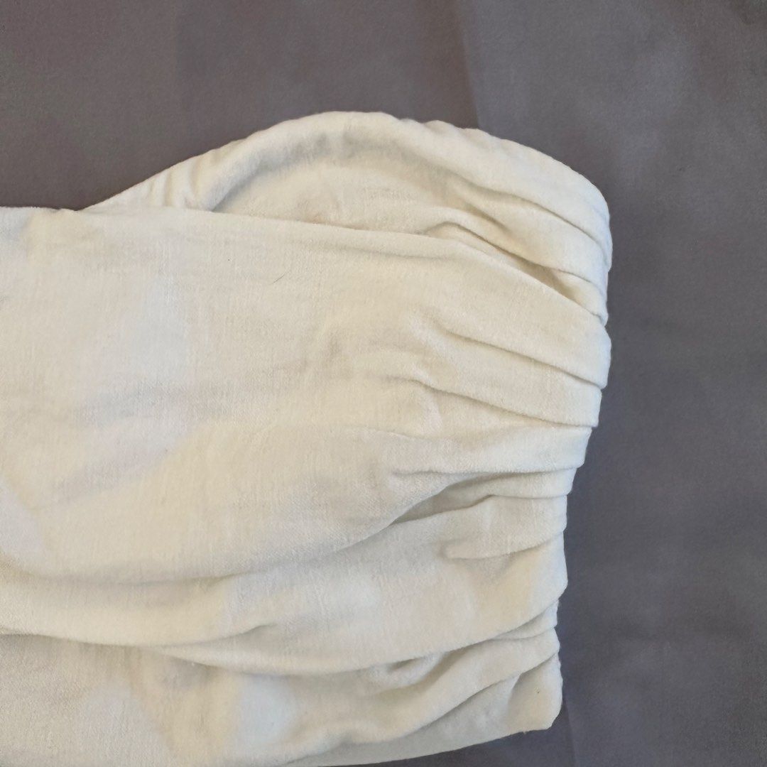 Zara White Tube Top (Category: Sleeveless) located in Cabuyao City. Submitted by hyugaclan (Listing ID 1463133340, Image 3). Description: Small washable stain on the back.