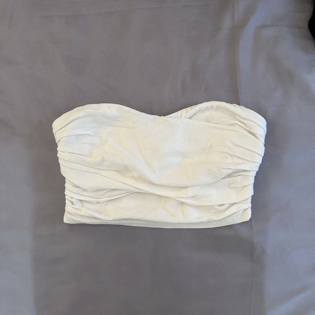 Zara White Tube Top (Category: Sleeveless) located in Cabuyao City. Submitted by hyugaclan (Listing ID 1463133340, Image 1). Description: Small washable stain on the back.