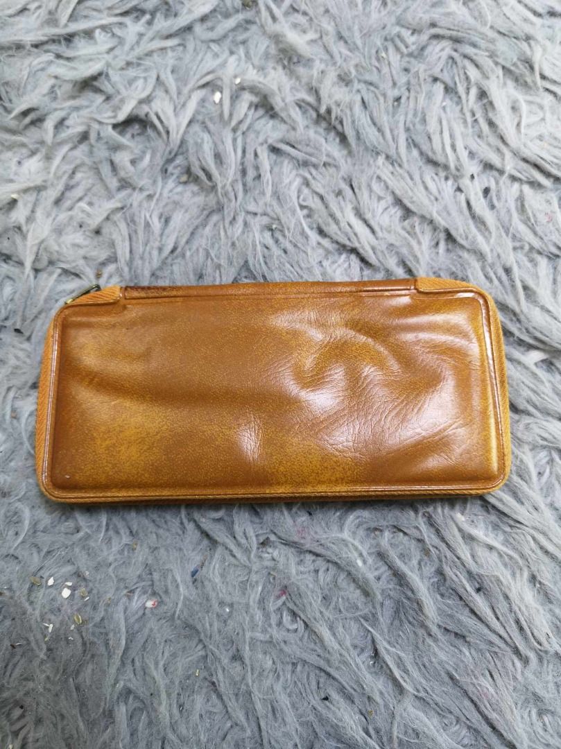 Zippered leather Organizer Pouch (Category: Purses & Pouches) located in Santa Cruz. Submitted by jmy_surplus.2 (Listing ID 1463126080, Image 1). Description: Size ; L - 6.2 W - 3 Color ; Tan Type ; Pouch Brand ; No brand Material ; Leather Style ; Tan leather organizer Pouch LR 129 JMY 4 Batch #223.