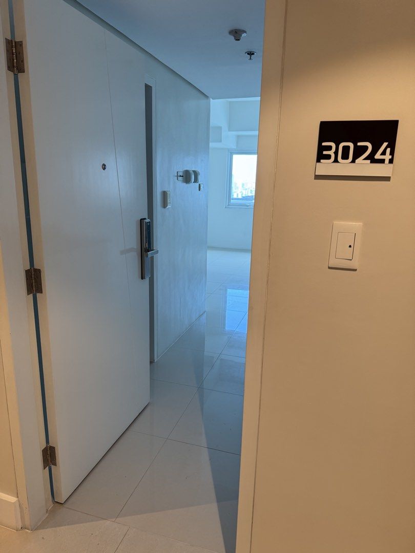 100 WEST Makati 1BR for Rent (Category: Apartments & Condos) located in Manila. Submitted by realtyimperial (Listing ID 1463357345, Image 2). Description: Direct Clients only Please 100 WEST MAKATI For Rent Gil Puyat corner Washington St. 30th floor 1 Bedroom Bare unit 27.23 sqm with balcony Provision for washer area No parking NO PETS allowed by admin 19,500 incl assoc dues 1month advance 2month security deposit.