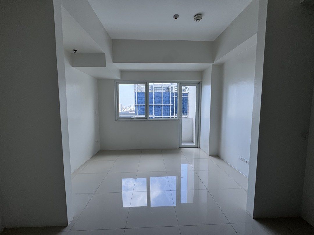100 WEST Makati 1BR for Rent (Category: Apartments & Condos) located in Manila. Submitted by realtyimperial (Listing ID 1463357345, Image 3). Description: Direct Clients only Please 100 WEST MAKATI For Rent Gil Puyat corner Washington St. 30th floor 1 Bedroom Bare unit 27.23 sqm with balcony Provision for washer area No parking NO PETS allowed by admin 19,500 incl assoc dues 1month advance 2month security deposit.
