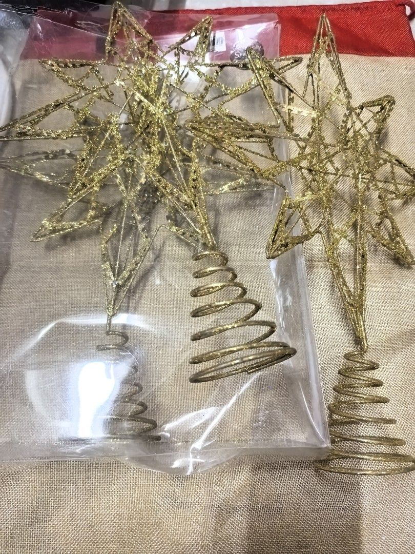 16" Gold Glitter Star Christmas Tree Topper (Category: Other Home Decor) located in Rizal. Submitted by gkstcenit (Listing ID 1463343915, Image 2). Description: - Add a touch of sparkle to your Christmas tree! - Stunning gold glitter star tree topper. - Generous 16-inch size. - Amazing deal: Only P200 (original price P799). - Limited stock: 3 pieces available..