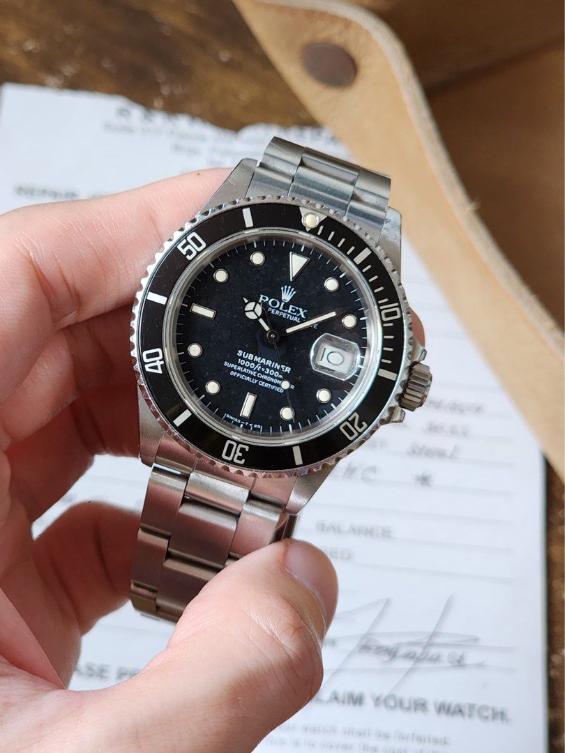 1988 Rolex Submariner 168000 “triple zero” (Category: Luxury Watches) located in Pasig City. Submitted by inverted6_ph (Listing ID 1463332599, Image 2). Description: 1988 Rolex Submariner 168000 “triple zero” The 168000 is a transitional reference that was released for less than a year. 9/10 condition. Thick case with no dents or deep scratches. Dial has aged to a smokey grey hue which is usual for the reference from this time period. Lume has tu