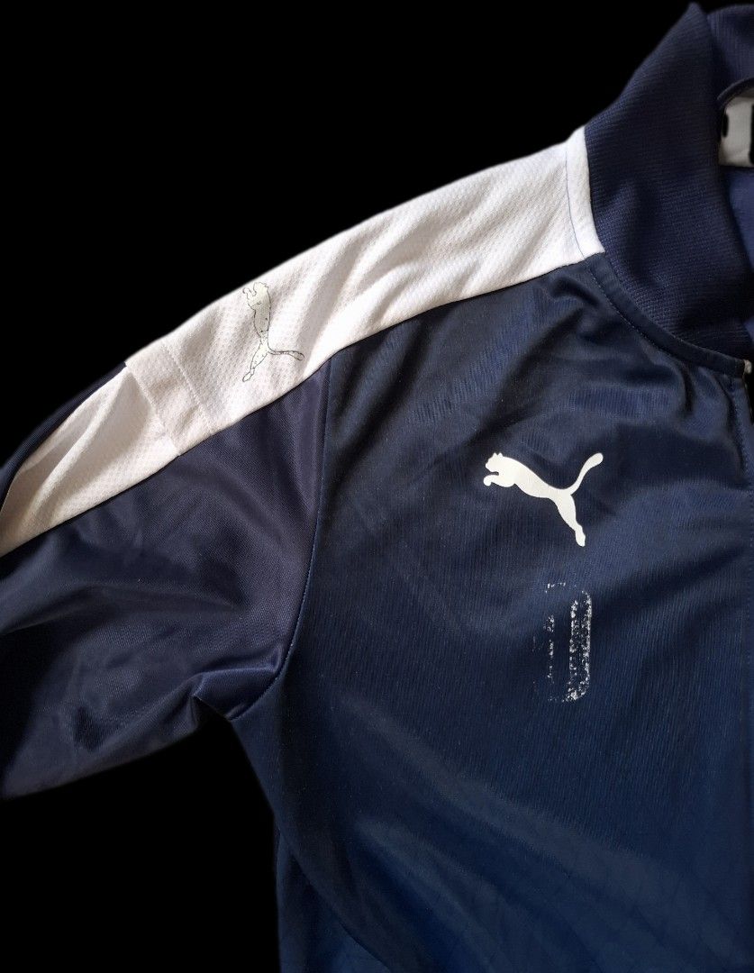 2015-16 Arsenal Puma Track Jacket (S) (Category: Coats, Jackets and Outerwear) located in Dagupan City. Submitted by sneakydoggo (Listing ID 1463344223, Image 3). Description: - Arsenal FC track jacket - Puma brand - Features Fly Emirates sponsor - Color: Navy blue with white and blue accents - Full zip front closure - Ideal for any Arsenal supporter +-2cm Sleeve 63 Length 70 Width p2p 50 Shoulder Width 46.