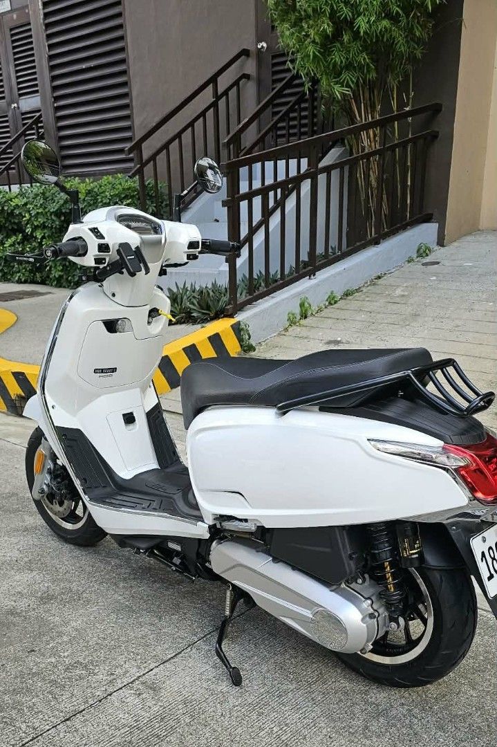2024 Kymco Like 150i (Category: Motorbikes for Sale) located in Pasig City. Submitted by layalee10 (Listing ID 1463336920, Image 2). Description: RFS: helping to pay for lawyer fees **Total price: PHP 115,000** **Negotiable** **Location: 20th Avenue, Escalades Cubao, QC** KYMCO Like 150i, 2024 Pearly White 1300k kms Purchased May 2025 1st owner Registered until Sept 2028 Complete docs Php115k Upgrades: (40K) Ceramic coated RCB Flow Pro 365mm Dual