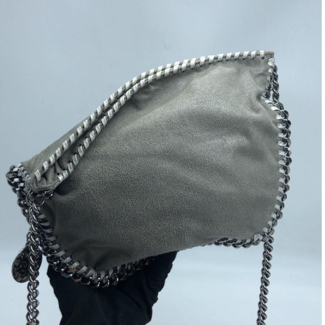 267009237 STELLA MCCARTNEY BAG FALABELLA GRAY (Category: Luxury Bags & Wallets) located in Taguig. Submitted by ecoring.ph (Listing ID 1463342564, Image 1). Description: ◆CONDITION: B ◆DESCRIPTIONS: (Other defects/info:) ◆ CONDITION: B ◆ DESCRIPTION: OUTER: Shows signs of previous use, including dirt stains in some areas, light scuffing, and press marks. INNER: The interior has minimal dirt, light press marks, and visible signs of use. HARDWARE: 