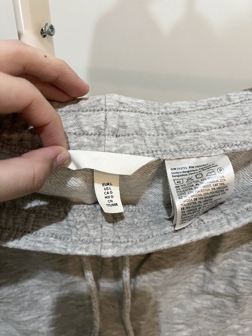 2pcs H&M shorts (Category: Shorts) located in Quezon City. Submitted by styleandcomfort (Listing ID 1463513424, Image 3). Description: 2pcs for 500 Store bought from h&m Got this for 699.00 each Message me for inquiries 😊.