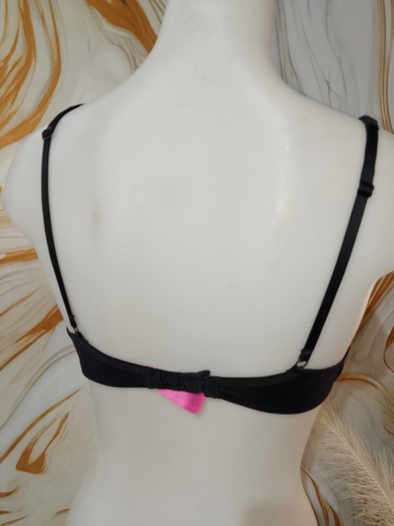32b LA SENZA Black bra thin pads with underwire (Category: Undergarments & Loungewear) located in Manila. Submitted by truecrystal-1407 (Listing ID 1463336020, Image 3). Description: Orig LA SENZA.