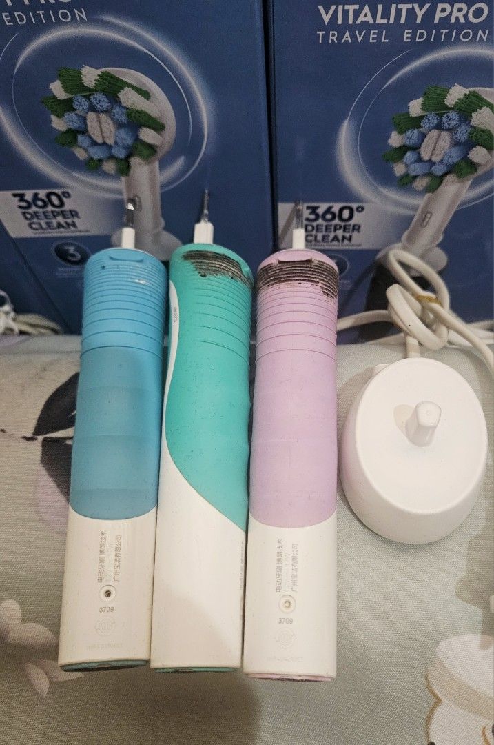 3 pcs Oral-B Electric Toothbrush (Category: Oral Care) located in Santa Rosa. Submitted by deetoledo (Listing ID 1463552261, Image 3). Description: -Selling our preloved electric toothbrush - Colors: Blue, Teal, Purple - Features 360° deeper clean technology - Includes 3 charging bases and cords - Ideal for travel or for the whole family - Bundle Sale P2,000 - Buy per Piece P1,000 Flaw: Back Dirt.