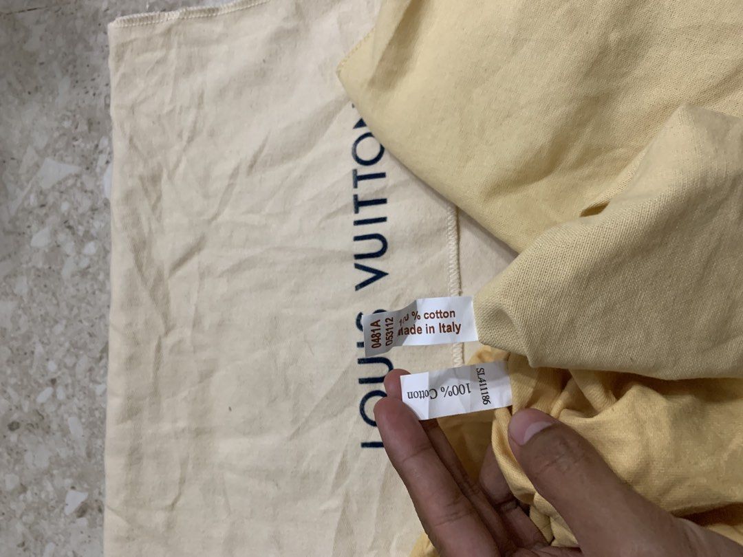400 aspack Authentic Louis vuittton luxury dust bag (Category: Luxury Bags & Wallets) located in Aloran. Submitted by k-thrift (Listing ID 1463553239, Image 2). Description: 400 for the 2, sold 1 small Other dust bag not sure if authentic But looks authentic.