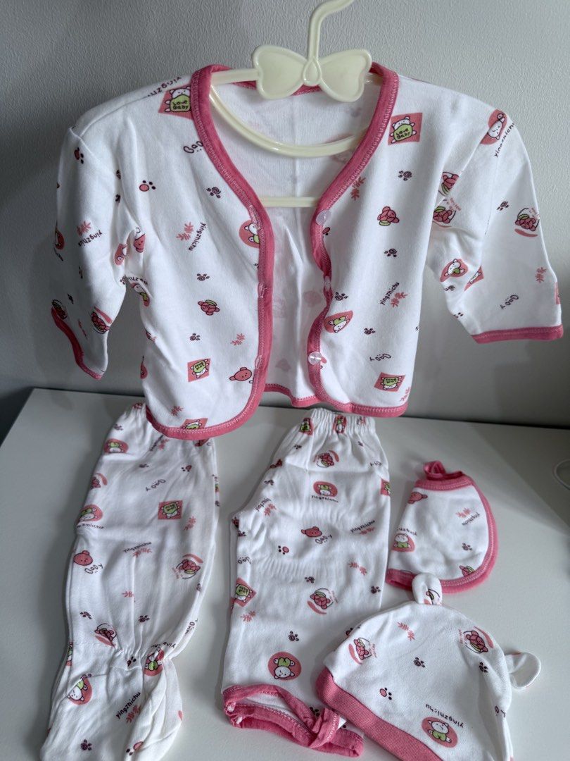5pcs Newborn Set clothes (Category: Babies & Kids Fashion) located in Quezon City. Submitted by klengkerz (Listing ID 1463502953, Image 1). Description: .