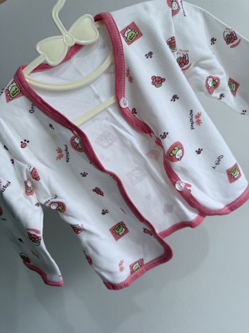 5pcs Newborn Set clothes (Category: Babies & Kids Fashion) located in Quezon City. Submitted by klengkerz (Listing ID 1463502953, Image 2). Description: .