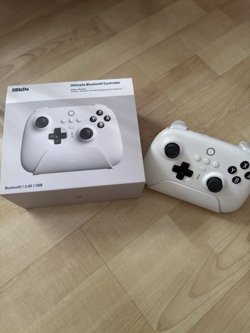 8bitdo Ultimate Controller White (Category: Controllers) located in Singapore. Submitted by hondamio (Listing ID 1463381985, Image 1). Description: bought for switch but hardly used basically brand new with box.