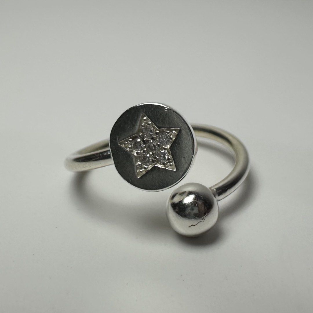 925 silver star bypass ring 1.9g (Category: Rings) located in Pakil. Submitted by primrosehearts (Listing ID 1463529459, Image 3). Description: authentic 925 italy silver with stamping hypoallergenic size: 5 grams: 1.9g .