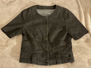 (Category: ) located in . Submitted by another.wear (Listing ID 1463452123, Image 1). Description: .