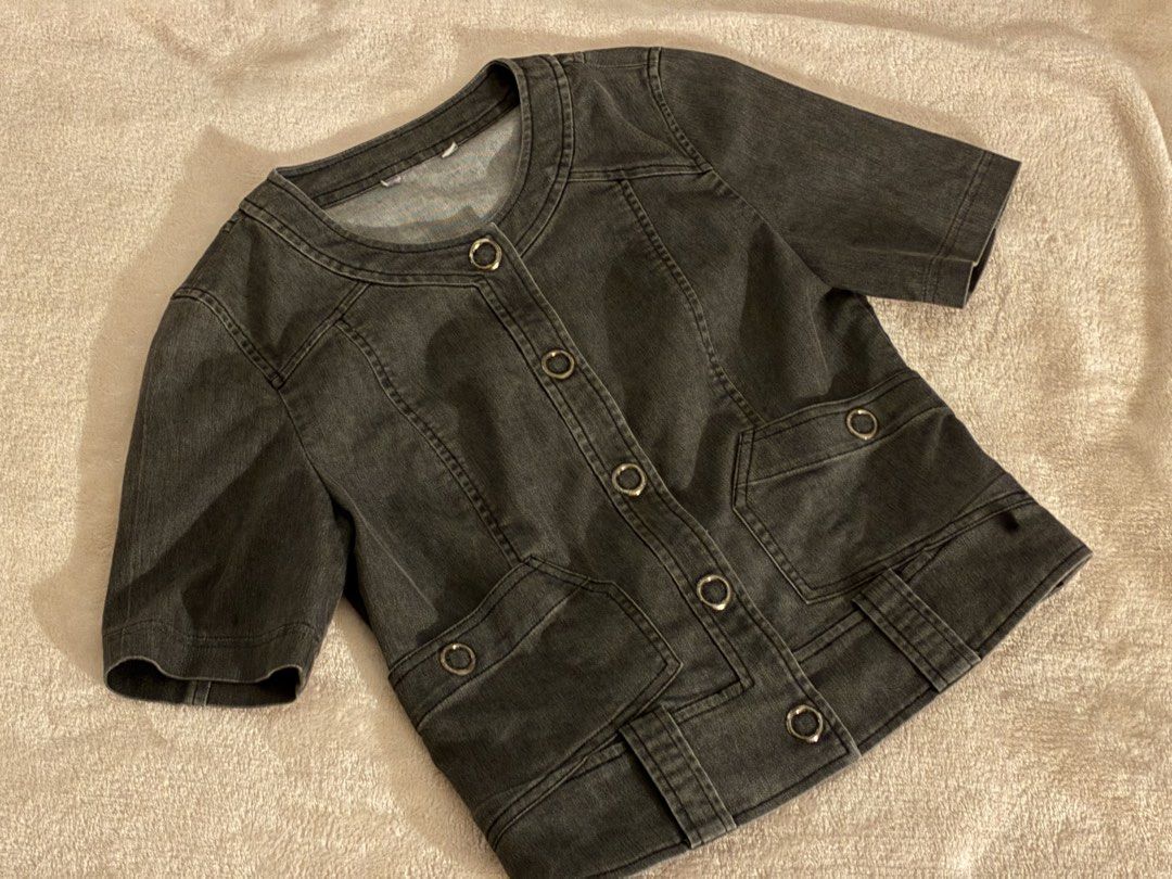 ࿔ Denim Button Blouse (Category: Blouses) located in Manila. Submitted by another.wear (Listing ID 1463452123, Image 2). Description: ࿔ Denim Button Blouse size : XS - S 📍Manila.
