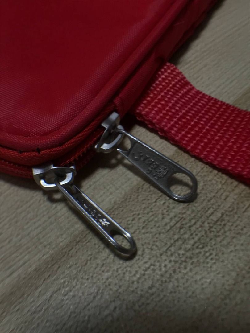 [ DHS ] Table Tennis Case (Category: Exercise Mats) located in Quezon City. Submitted by fortecant (Listing ID 1463402423, Image 2). Description: DHS Table Tennis Case [ DHS ] Table Tennis Case | Compact DHS table tennis blade case designed to hold one blade, perfect for keeping your racket protected and organized. ™️ Brand: DHS ☁️ Material: Not specified 📐 Dimes: L9 × W9 [ fits one blade ] OSFA 💰 Price: ₱800 ✨ Excellent Condition ✨ ˜”°• 𝓝𝓸𝓽