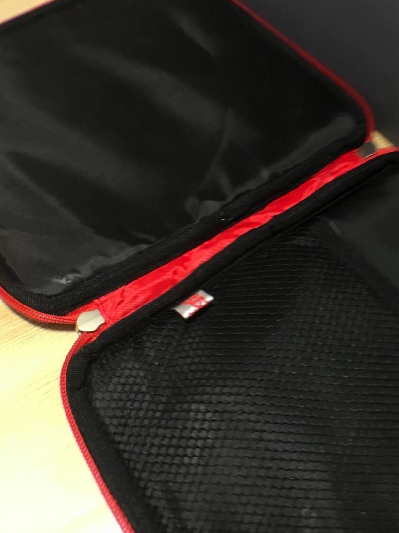 [ DHS ] Table Tennis Case (Category: Exercise Mats) located in Quezon City. Submitted by fortecant (Listing ID 1463402423, Image 3). Description: DHS Table Tennis Case [ DHS ] Table Tennis Case | Compact DHS table tennis blade case designed to hold one blade, perfect for keeping your racket protected and organized. ™️ Brand: DHS ☁️ Material: Not specified 📐 Dimes: L9 × W9 [ fits one blade ] OSFA 💰 Price: ₱800 ✨ Excellent Condition ✨ ˜”°• 𝓝𝓸𝓽