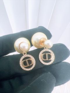 （分類：）位於 。 由 heras.luxury 提交（商品編號 1463513563，圖片 1）。簡介： 。