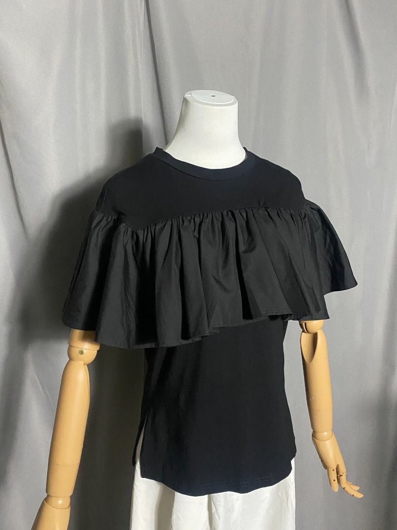 &. Nostalgia frilled docking cut-and-sew top (Category: Shirts) located in Las Pinas. Submitted by ipickyou (Listing ID 1463475769, Image 2). Description: Unwashed 𝗠𝗲𝗮𝘀𝘂𝗿𝗲𝗺𝗲𝗻𝘁𝘀 𝘄𝗵𝗲𝗻 𝗹𝗮𝗶𝗱 𝗳𝗹𝗮𝘁: -Size M -Armpit to armpit: 17” -Length: 22 1/2” .