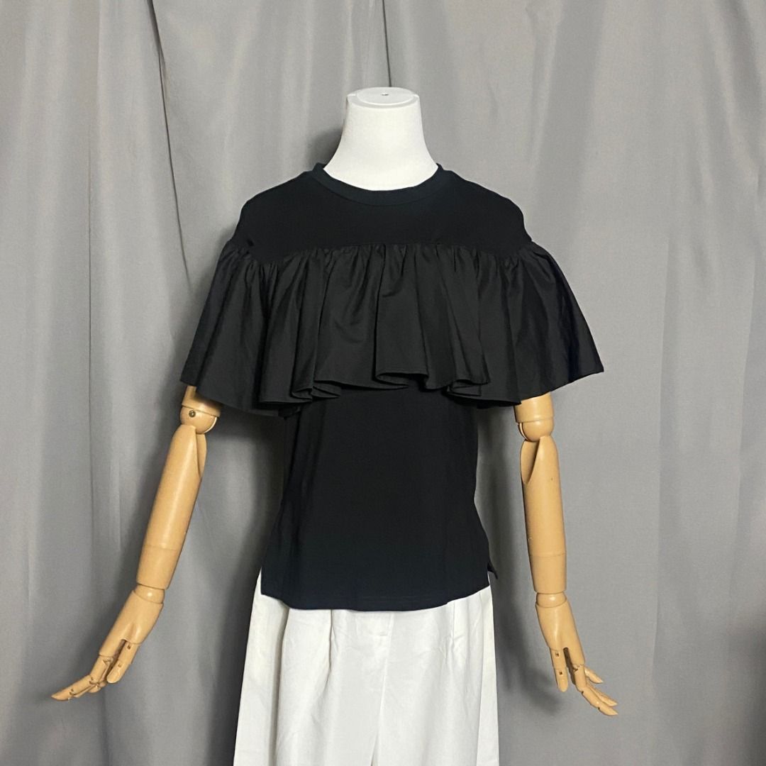 &. Nostalgia frilled docking cut-and-sew top (Category: Shirts) located in Las Pinas. Submitted by ipickyou (Listing ID 1463475769, Image 1). Description: Unwashed 𝗠𝗲𝗮𝘀𝘂𝗿𝗲𝗺𝗲𝗻𝘁𝘀 𝘄𝗵𝗲𝗻 𝗹𝗮𝗶𝗱 𝗳𝗹𝗮𝘁: -Size M -Armpit to armpit: 17” -Length: 22 1/2” .