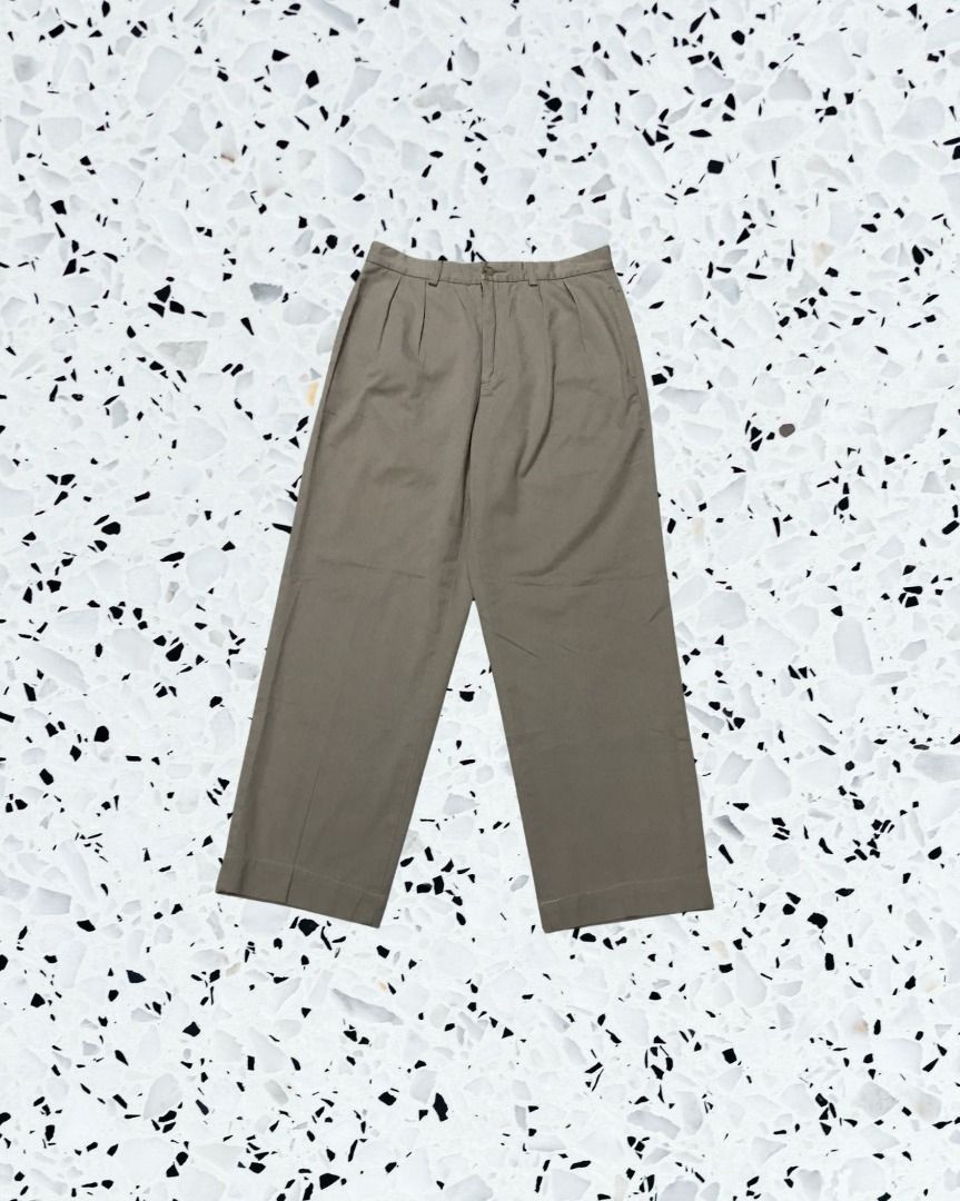 [ Ralph Lauren ] Vintage Pants (Category: Chinos) located in Quezon City. Submitted by fortecant (Listing ID 1463402418, Image 2). Description: RL Vintage Pants [ Ralph Lauren ] Vintage Pants | Vintage-inspired Ralph Lauren pants with a classic silhouette, perfect for timeless casual styling. ™️ Brand: Ralph Lauren ☁️ Material: Not specified 📐 Dimes: L42 × W32 [ Waist 32 ] 💰 Price: ₱1,500 ⚠️ Issue: White spot (Barely Noticeable Excellent Condit