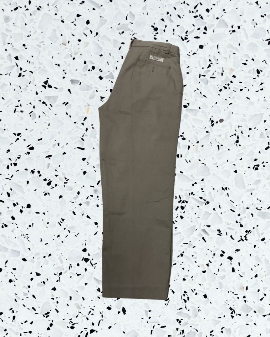 [ Ralph Lauren ] Vintage Pants (Category: Chinos) located in Quezon City. Submitted by fortecant (Listing ID 1463402418, Image 3). Description: RL Vintage Pants [ Ralph Lauren ] Vintage Pants | Vintage-inspired Ralph Lauren pants with a classic silhouette, perfect for timeless casual styling. ™️ Brand: Ralph Lauren ☁️ Material: Not specified 📐 Dimes: L42 × W32 [ Waist 32 ] 💰 Price: ₱1,500 ⚠️ Issue: White spot (Barely Noticeable Excellent Condit