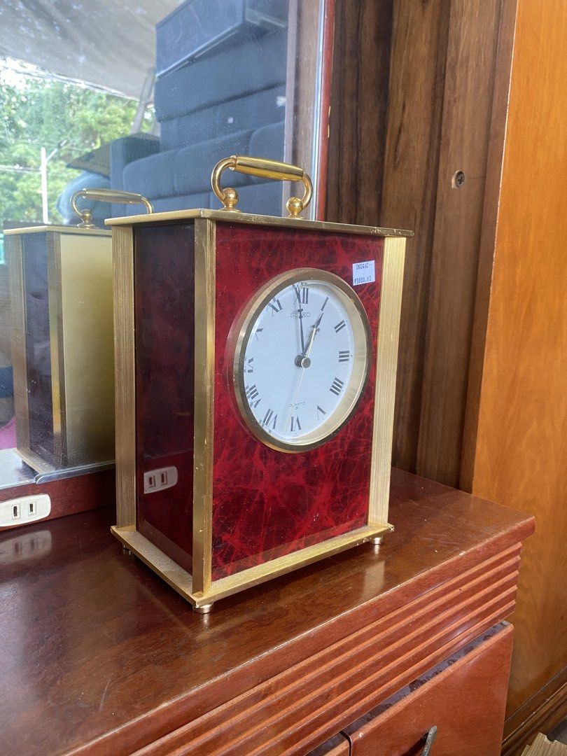 🕰️ Vintage Seiko Quartz Table Clock – Red & Gold (Category: Clocks) located in Carmona. Submitted by myy_yy (Listing ID 1463370720, Image 3). Description: ✨ Features: Original Seiko clock face Quartz movement Classic Roman numeral dial Striking red marbled body with gold-tone accents Decorative top handle Stands on four small feet Great for a vintage, classic, or traditional interior Price: ₱3,000 📍 Location: Dasma, Sabang 🚚 pickup/delivery. P